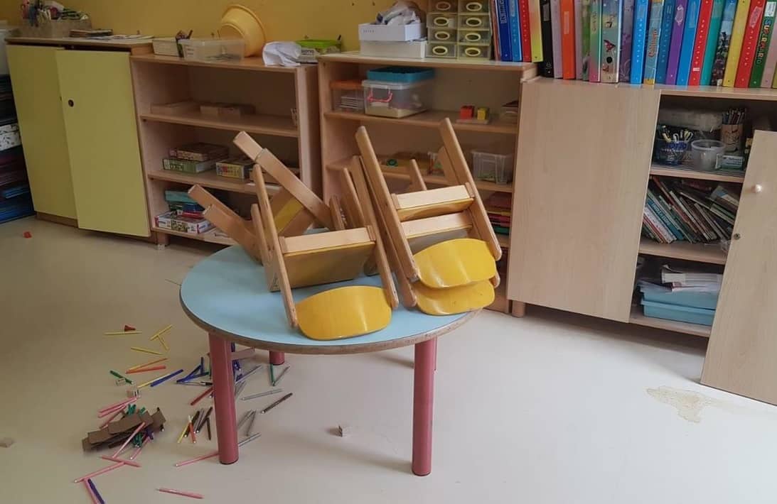 Svastiche e minacce alle maestre sui muri, blitz dei vandali alla scuola dell'infanzia “Luna Sapiente”